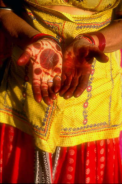 India-henna-decorated-hands